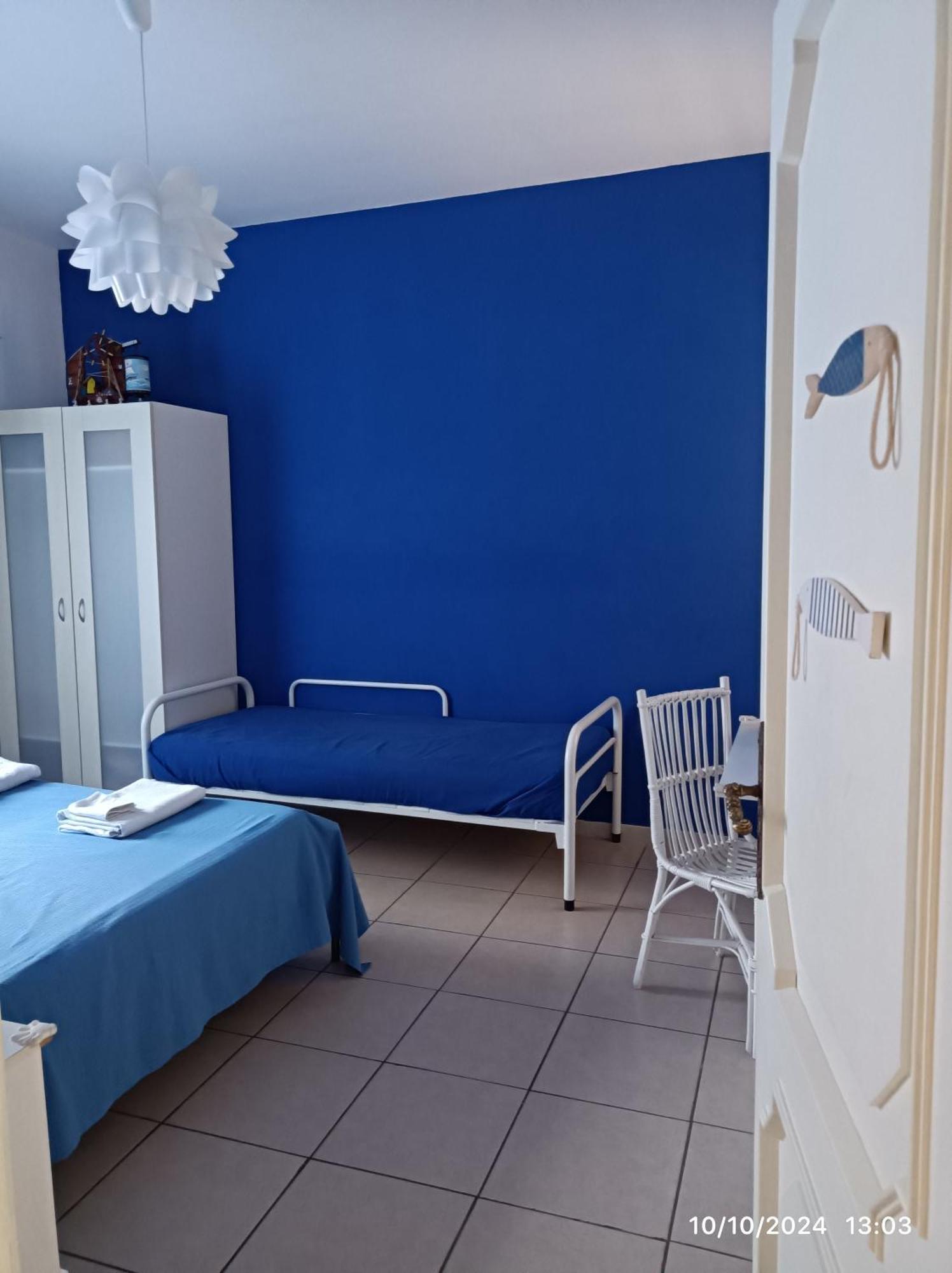 Travel And Living Hotel Трани Екстериор снимка