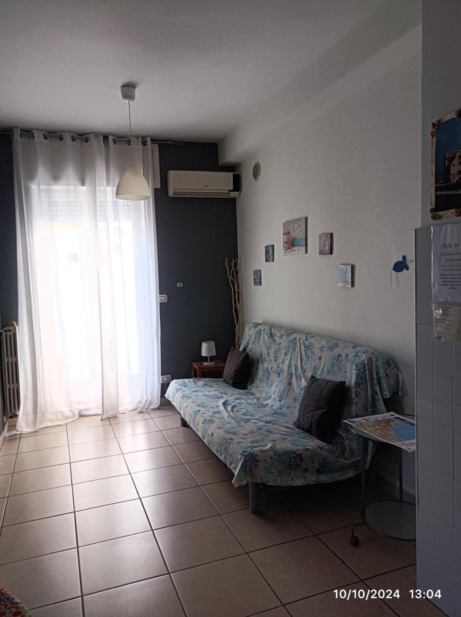 Travel And Living Hotel Трани Екстериор снимка