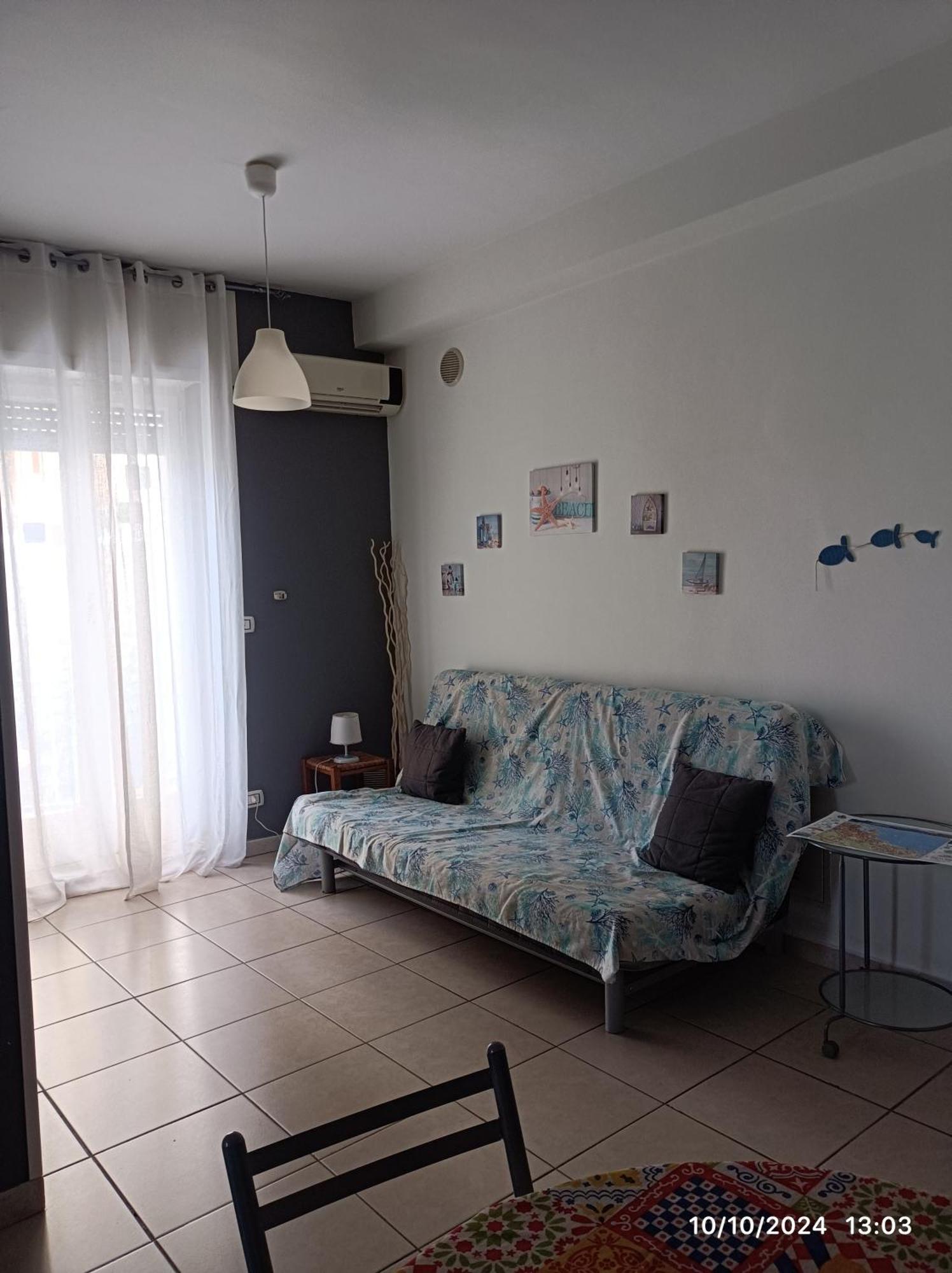 Travel And Living Hotel Трани Екстериор снимка