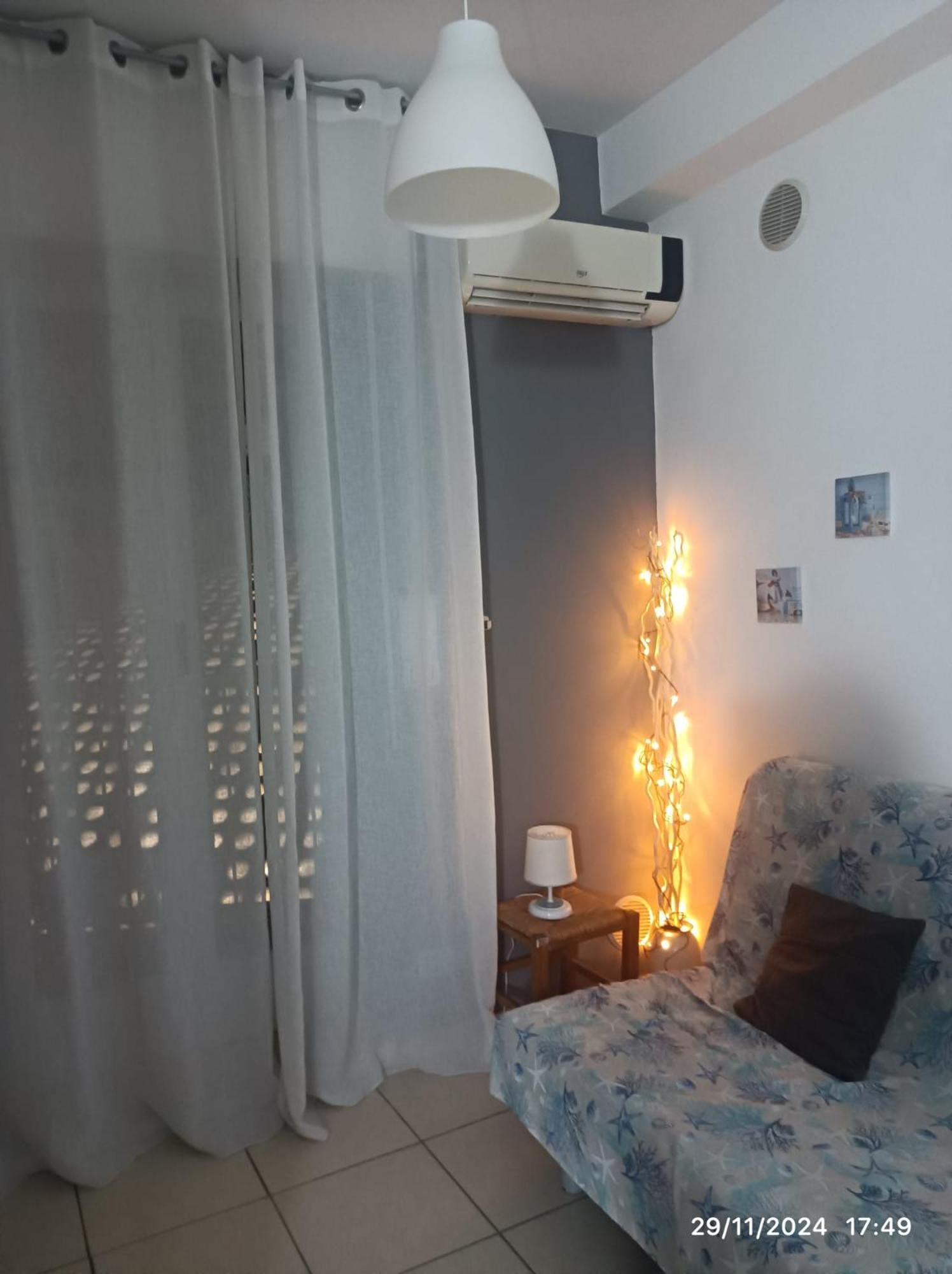 Travel And Living Hotel Трани Екстериор снимка