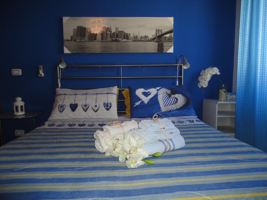 Travel And Living Hotel Трани Екстериор снимка