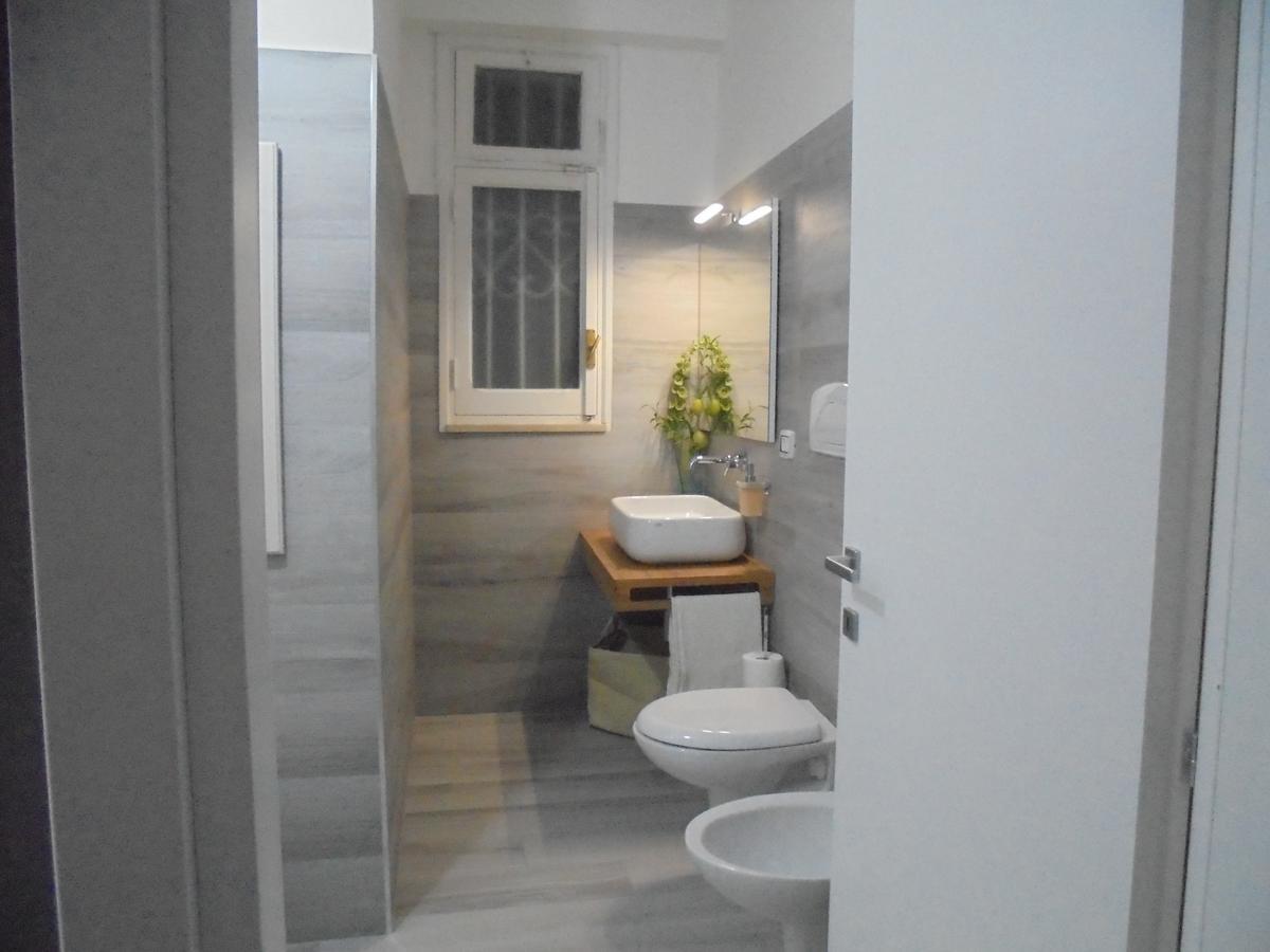 Travel And Living Hotel Трани Екстериор снимка