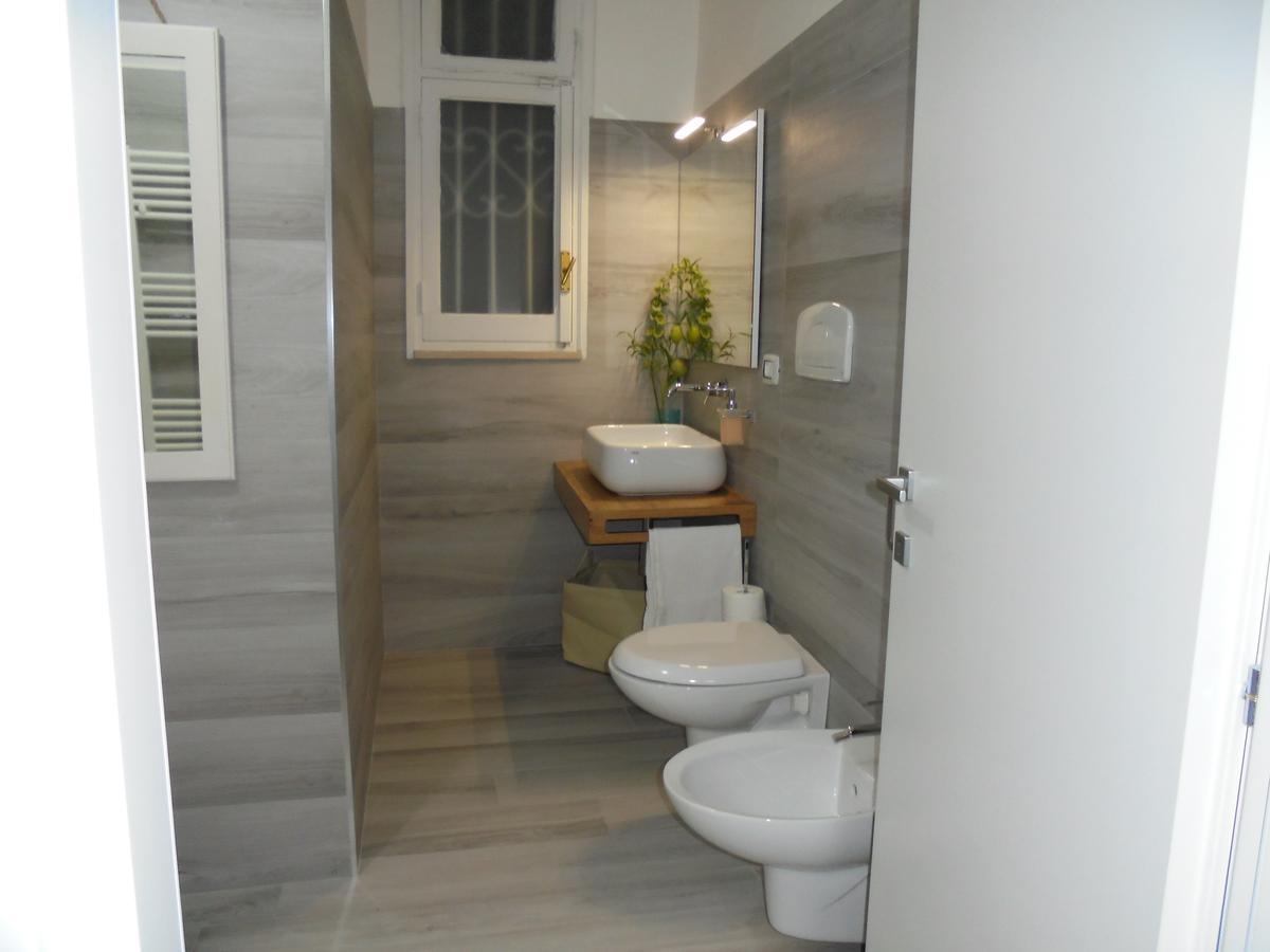 Travel And Living Hotel Трани Екстериор снимка
