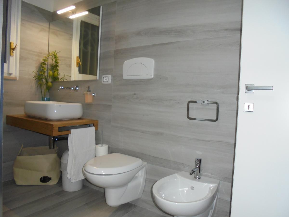 Travel And Living Hotel Трани Екстериор снимка