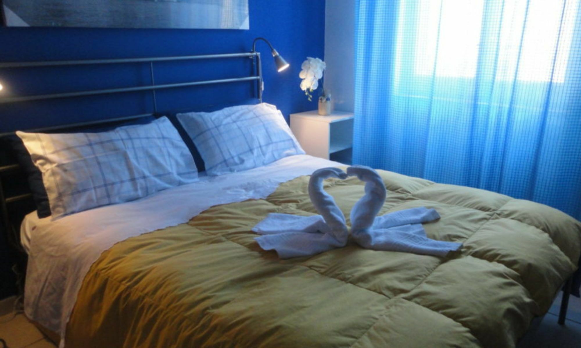 Travel And Living Hotel Трани Екстериор снимка